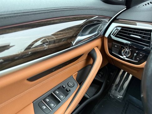 Used 2020 BMW 540i xDrive w/ M Sport Package image 28