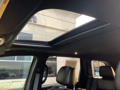 Used 2020 Jeep Grand Cherokee Limited image 12