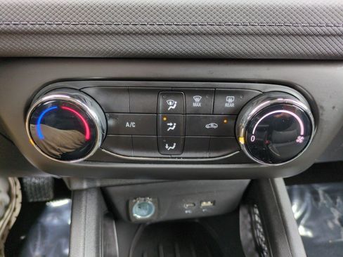 Used 2024 Chevrolet TrailBlazer LS w/ LS Convenience Package FWD image 25