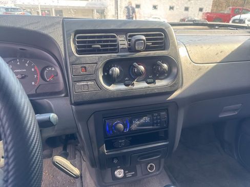 Used 2001 Nissan Frontier XE image 8