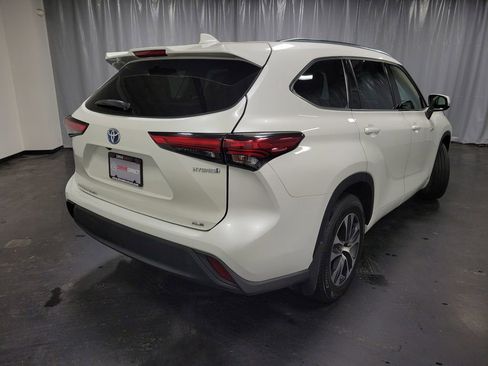 Used 2021 Toyota Highlander XLE image 8