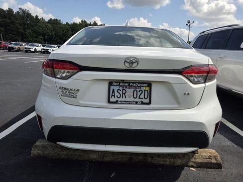 Used 2020 Toyota Corolla LE FWD image 4