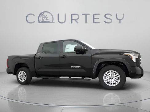 Used 2025 Toyota Tundra SR5 w/ SR5 Convenience Package RWD image 17