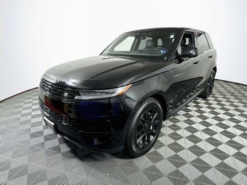Used 2025 Land Rover Range Rover Sport SE AWD/4WD image 3