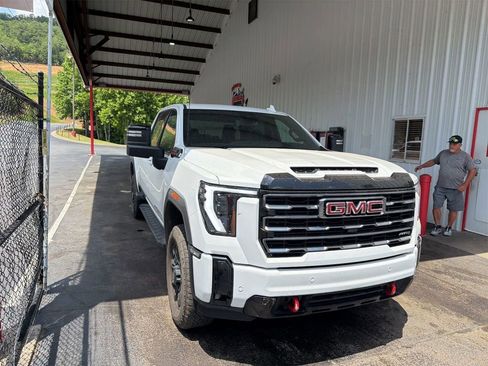 Used 2025 GMC Sierra 2500 AT4 AWD/4WD image 8
