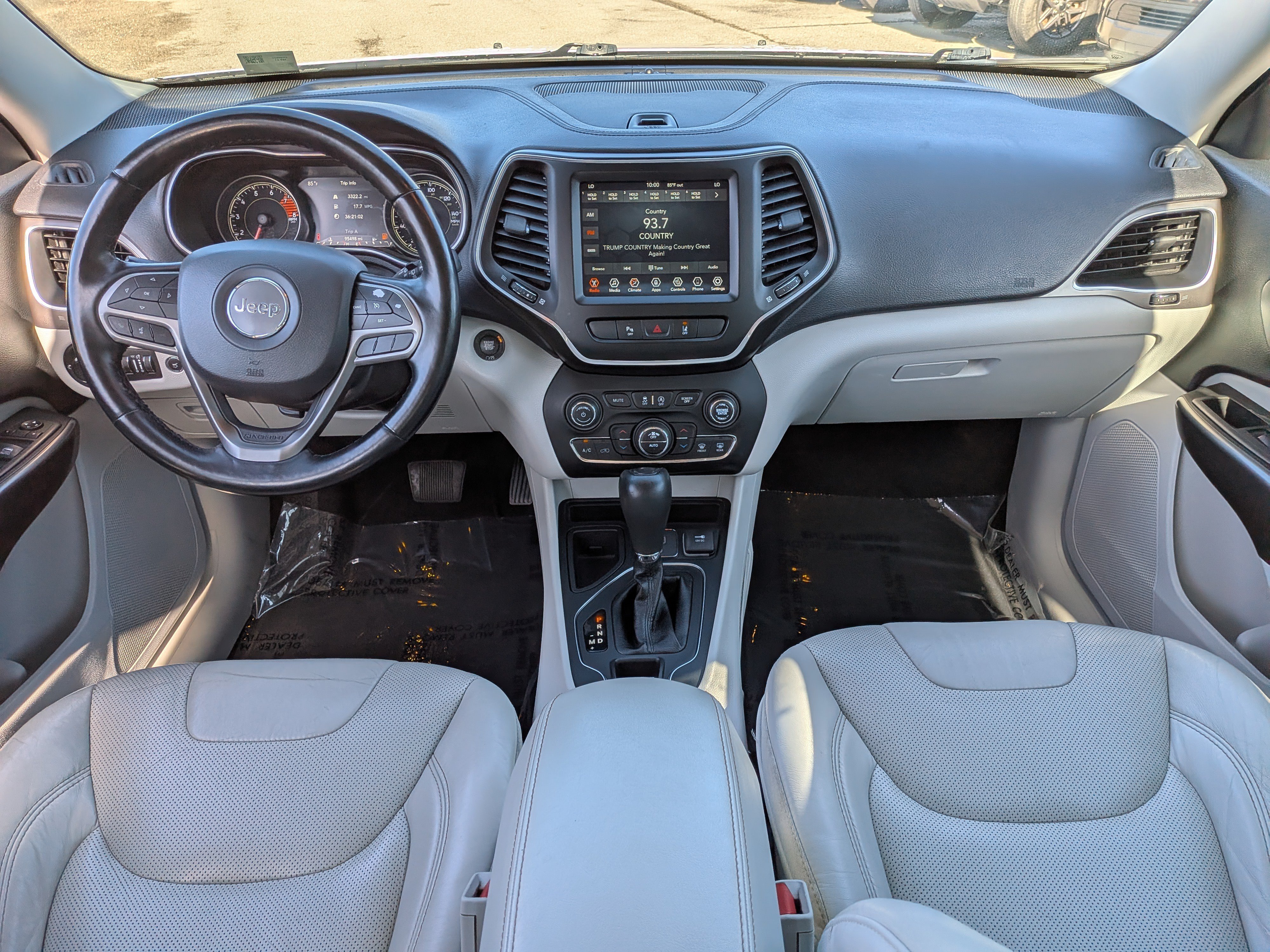 Used 2021 Jeep Cherokee Latitude Lux w/ Comfort/Convenience Group FWD image 17