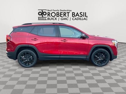 Used 2023 GMC Terrain SLE w/ Driver Convenience Package AWD/4WD image 9