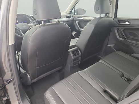 Used 2022 Volkswagen Tiguan SE FWD image 15