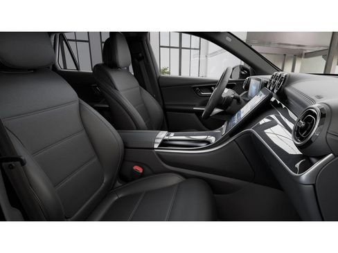 Used 2023 Mercedes-Benz GLC 300 4MATIC image 4