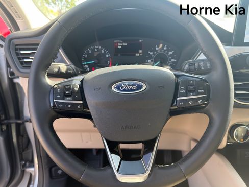 Used 2022 Ford Escape SEL FWD image 12