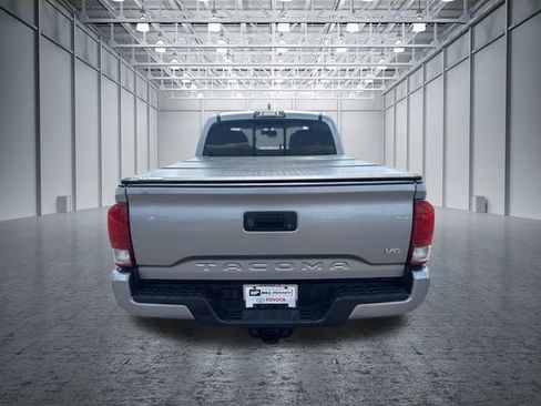 Used 2016 Toyota Tacoma TRD Sport w/ Towing Package RWD image 4