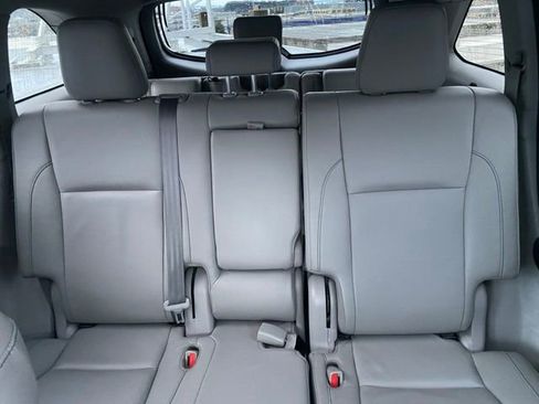 Used 2018 Toyota Highlander XLE image 22