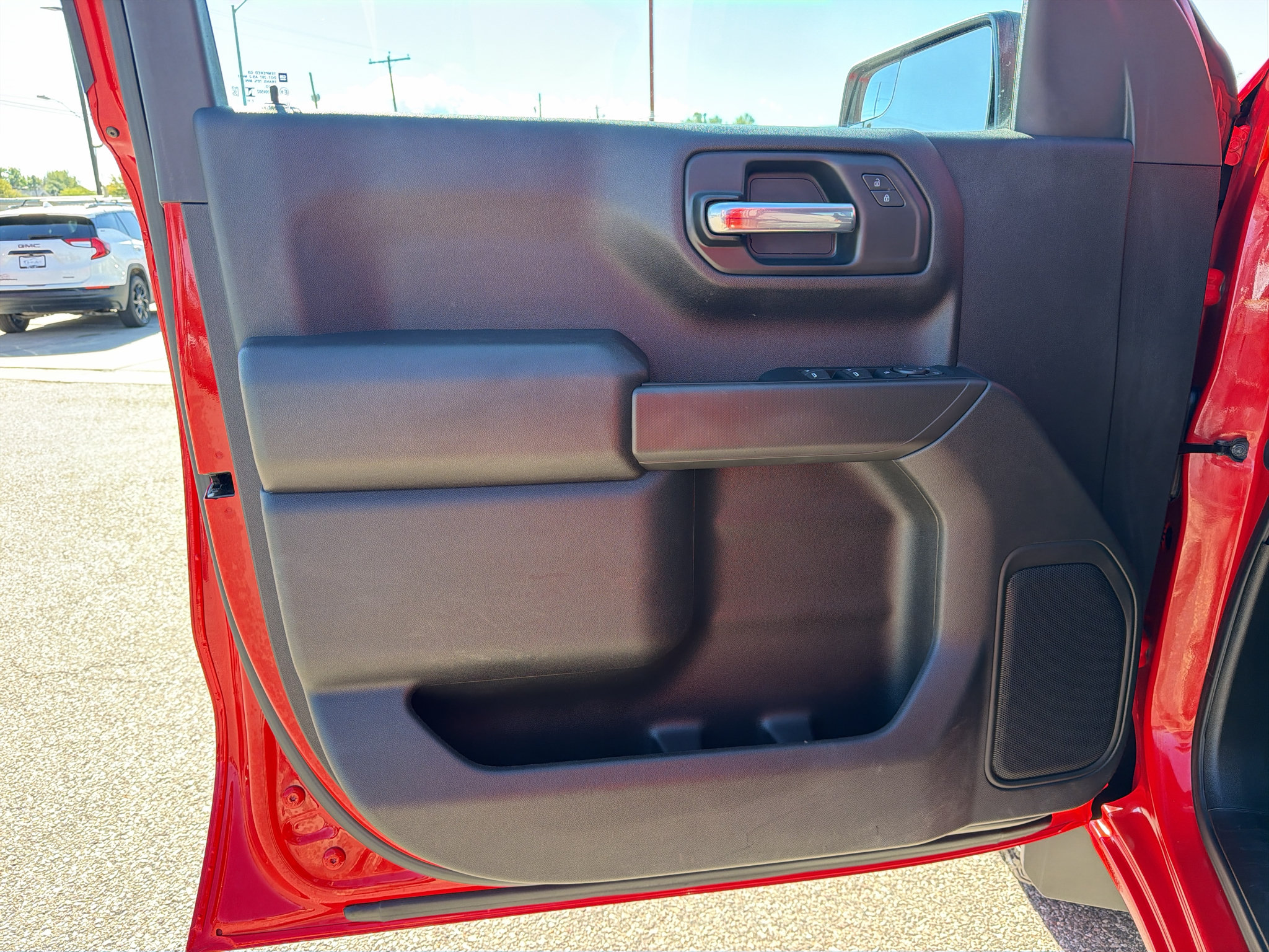 Used 2025 Chevrolet Silverado 1500 Custom Trail Boss w/ Dark Appearance Package AWD/4WD image 13