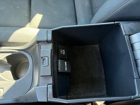 Used 2025 Toyota Corolla LE FWD image 18