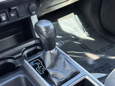 Used 2020 Toyota Tacoma SR5 image 31