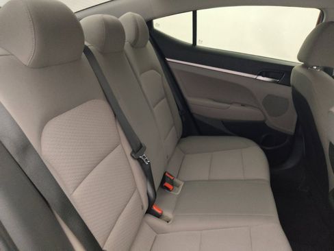 Used 2020 Hyundai Elantra SE FWD image 19
