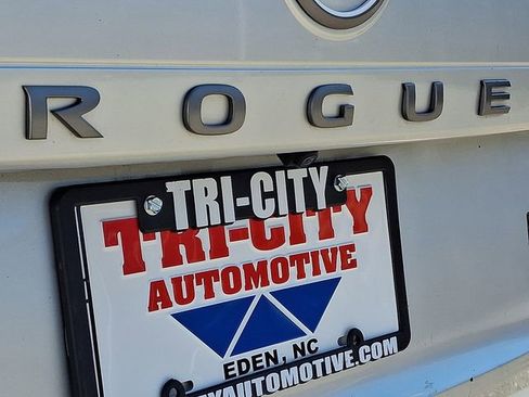 Used 2024 Nissan Rogue S image 29