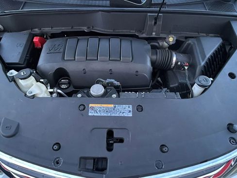 Used 2017 Chevrolet Traverse LT w/ Style and Technology Package image 21