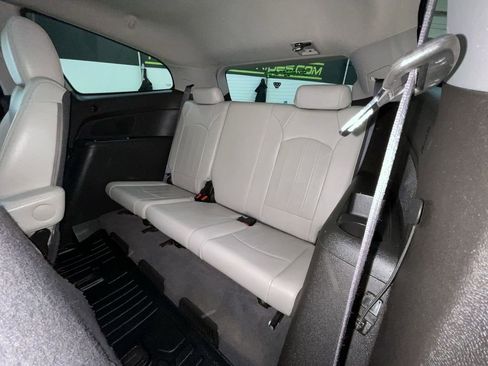 Used 2011 Chevrolet Traverse LTZ image 30