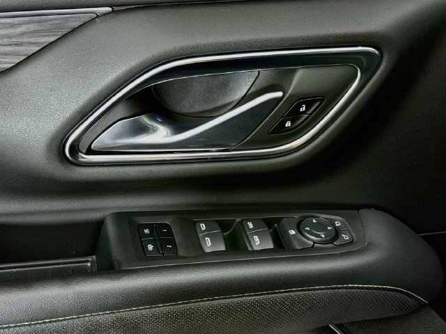 Used 2022 GMC Yukon XL SLT AWD/4WD image 18