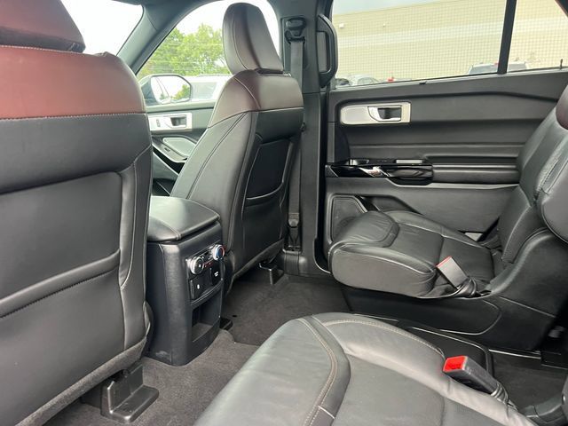 Used 2021 Ford Explorer Platinum w/ Equipment Group 601A AWD/4WD image 35