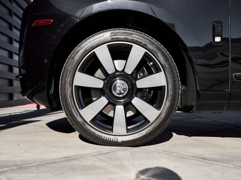 Used 2019 Rolls-Royce Cullinan image 3