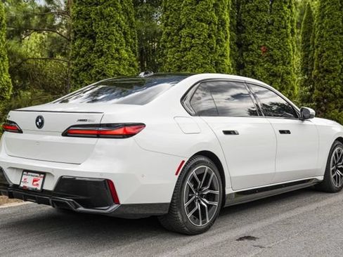 Used 2023 BMW i7 xDrive60 w/ Executive Package 2 AWD/4WD image 15