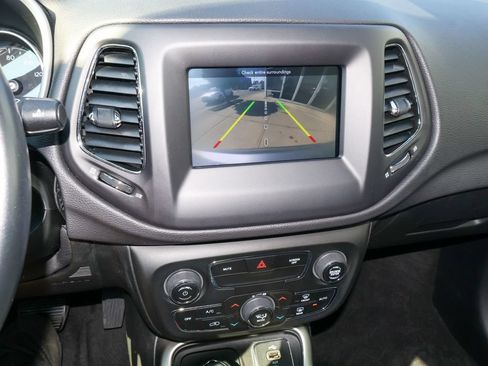 Used 2018 Jeep Compass Latitude w/ Popular Equipment Group AWD/4WD image 18