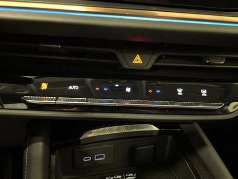 Used 2025 Buick Envision Avenir AWD/4WD image 29