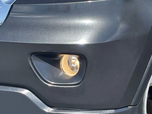 Used 2011 Jeep Grand Cherokee Laredo image 7