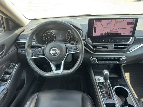 Used 2023 Nissan Altima 2.5 SR w/ SR Premium Package FWD image 11
