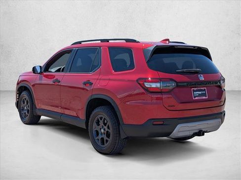 Used 2023 Honda Pilot TrailSport image 7