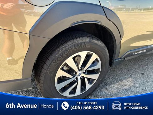 Used 2025 Subaru Outback Premium AWD/4WD image 11