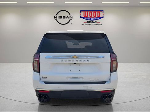 Used 2023 Chevrolet Suburban Premier AWD/4WD image 3