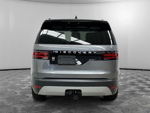 New 2026 Land Rover Discovery S image 4