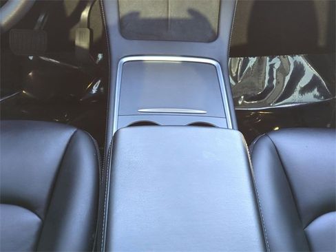 Used 2021 Tesla Model Y Long Range image 19