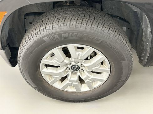 Used 2023 Nissan Frontier SV image 11