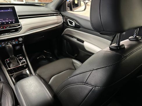 Certified 2024 Jeep Compass Limited AWD/4WD image 13