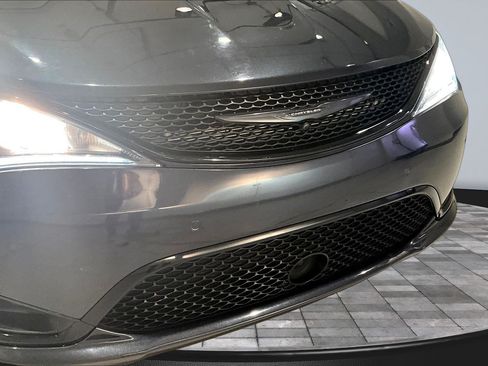 Used 2019 Chrysler Pacifica Limited w/ Advanced Safetytec Group FWD image 34