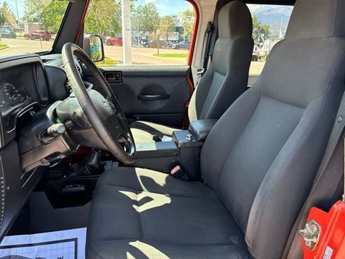 Used 2006 Jeep Wrangler Rubicon w/ Security Group AWD/4WD image 14
