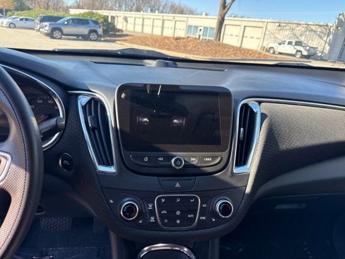 Used 2019 Chevrolet Malibu LT w/ Driver Confidence Package image 23