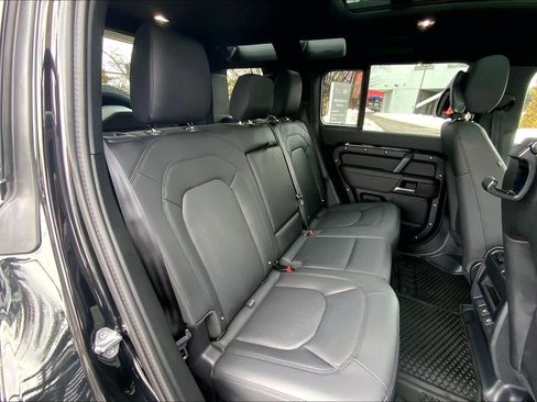 Used 2025 Land Rover Defender 110 S image 19