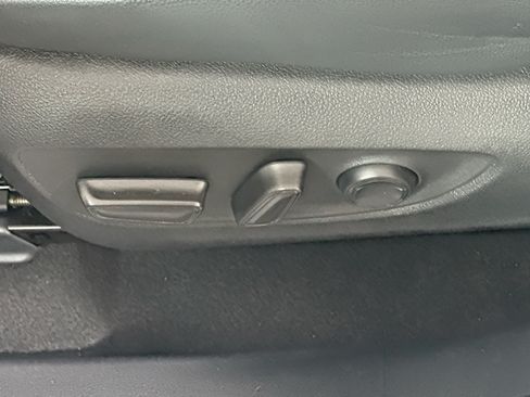 Used 2023 Toyota Highlander XLE FWD image 13