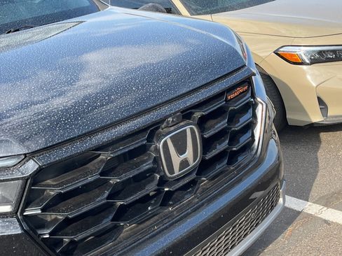 Used 2023 Honda Pilot TrailSport image 7