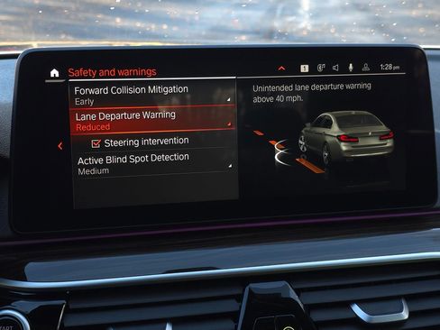 Used 2023 BMW 530e xDrive w/ Premium Package image 37