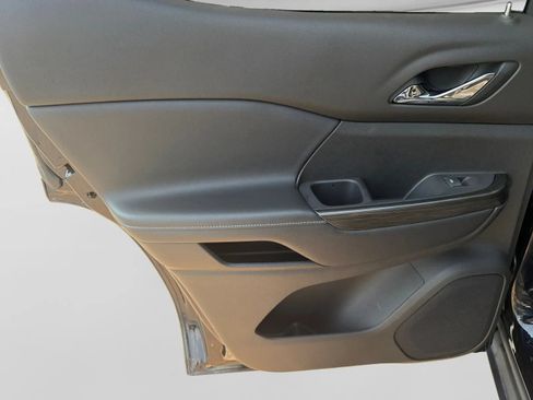 Used 2021 GMC Acadia SLT w/ LPO, Floor Liner Package FWD image 23