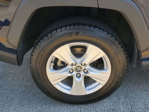 Used 2020 Toyota RAV4 XLE FWD image 7