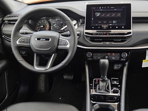 New 2026 Jeep Compass Latitude image 29