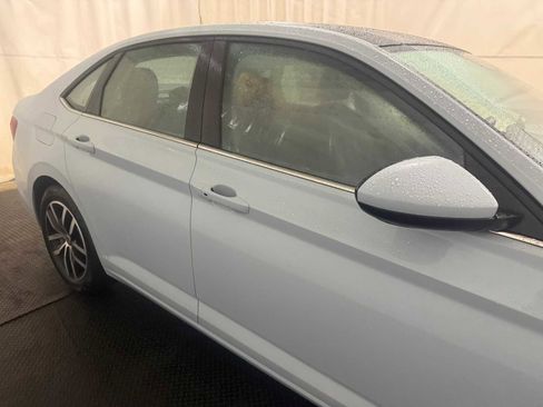 Certified 2025 Volkswagen Jetta SE w/ Sunroof Package image 11