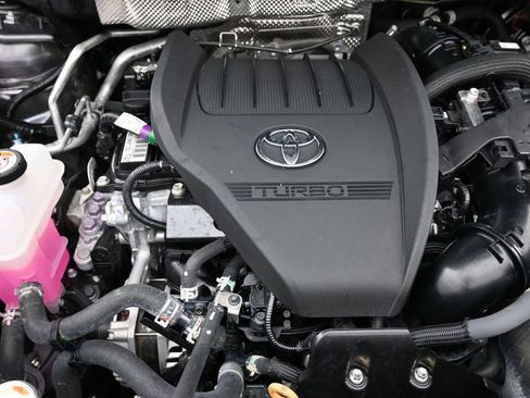 Used 2023 Toyota Highlander LE FWD image 29
